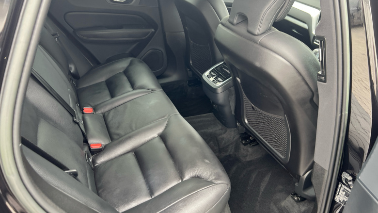 Volvo XC60 2.0 B4D Plus Dark 5dr AWD Geartronic Diesel Estate